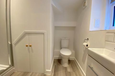 Studio to rent, Grosvenor Road