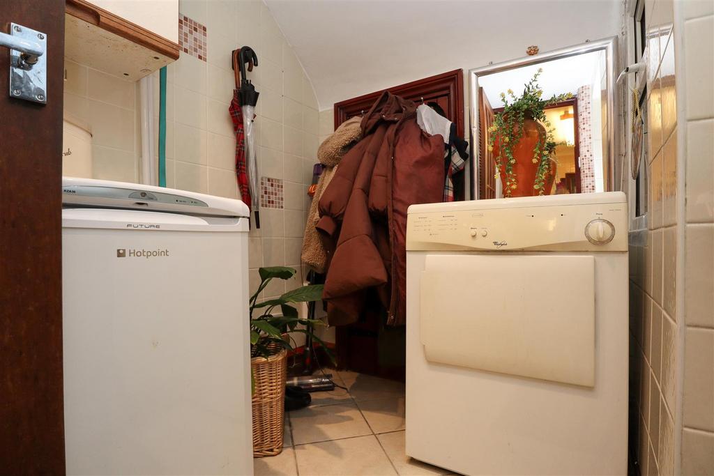 Utility Room / Entrance Hall