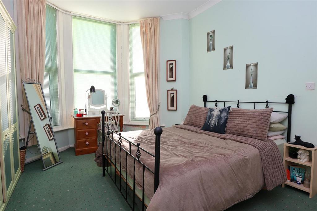 Bedroom 2 (hall floor)
