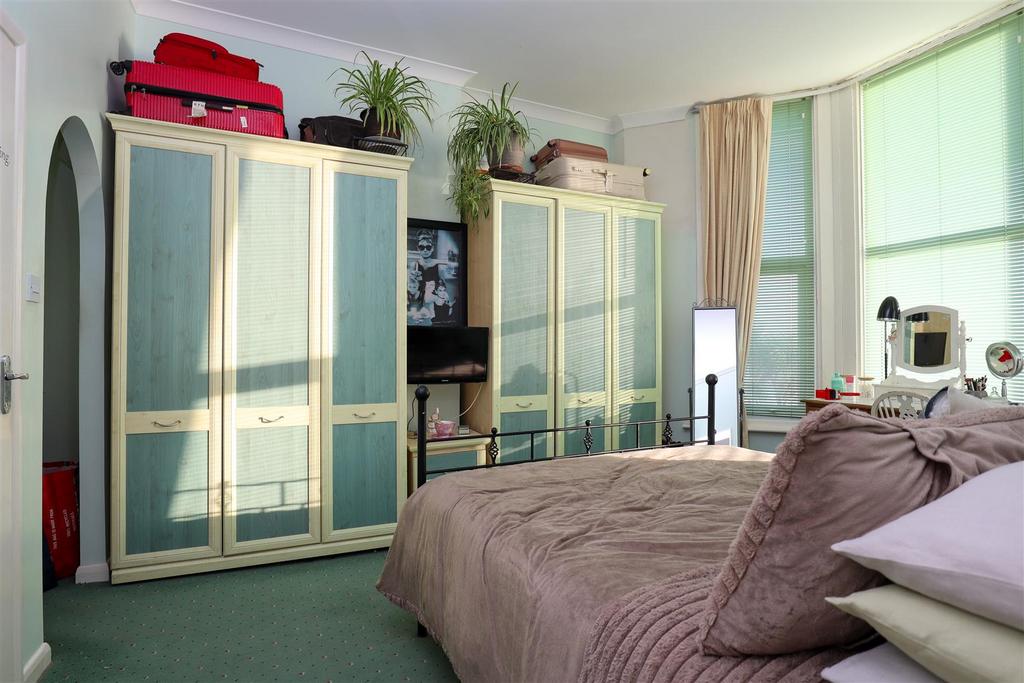 Bedroom 2 (hall floor)
