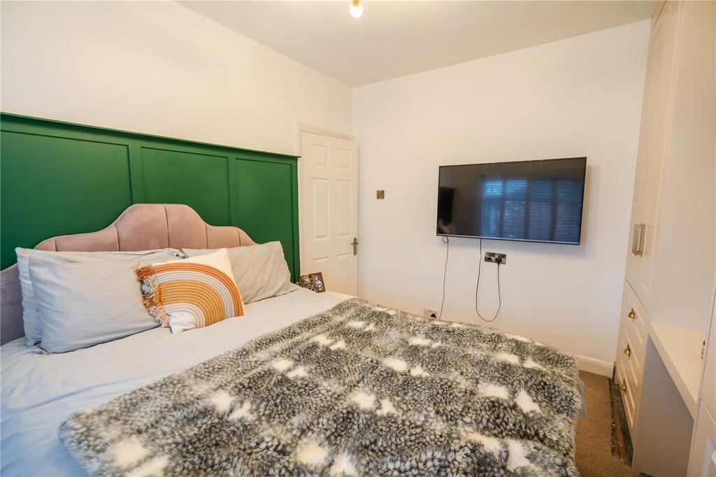 Bedroom 2 (2)