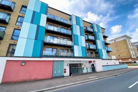 2 bedroom flat for sale, Homesdale Road, Bromley BR2