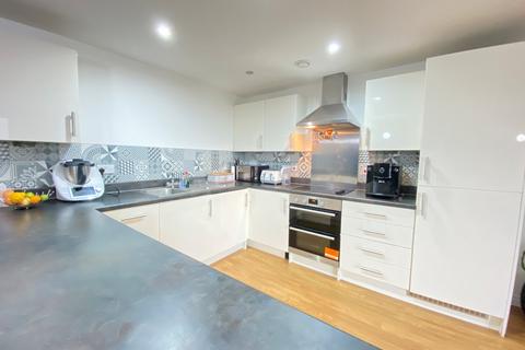 2 bedroom flat for sale, Homesdale Road, Bromley BR2