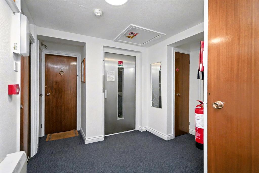 44 Regency House-8.jpeg