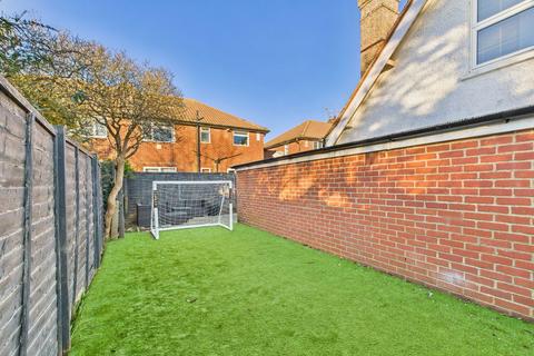2 bedroom flat for sale, Gaisford Close, Worthing, BN14 7HX