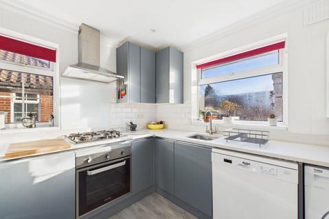 2 bedroom flat for sale, Gaisford Close, Worthing, BN14 7HX