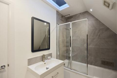 1 bedroom ground floor flat to rent, Hurlingham Avenue