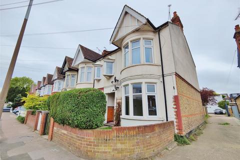 1 bedroom ground floor flat to rent, Elm Road, Leigh On Sea, Essex