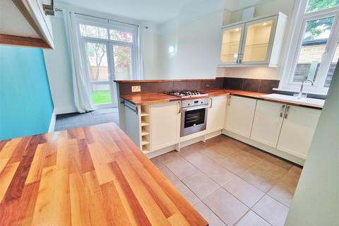 1 bedroom ground floor flat to rent, Elm Road, Leigh On Sea, Essex