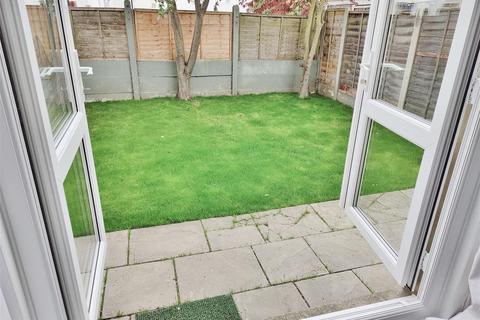1 bedroom ground floor flat to rent, Elm Road, Leigh On Sea, Essex