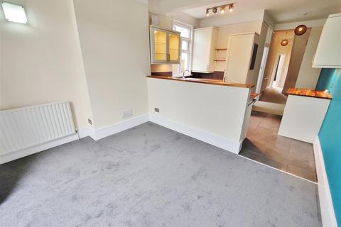1 bedroom ground floor flat to rent, Elm Road, Leigh On Sea, Essex