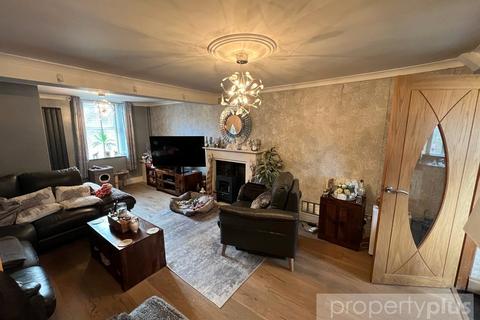 undefined, Cross Row, Tonypandy, Rhondda Cynon Taff, CF40