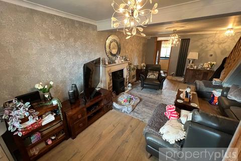 undefined, Cross Row, Tonypandy, Rhondda Cynon Taff, CF40