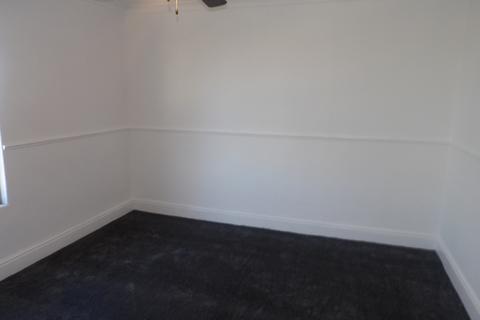 3 bedroom end of terrace house to rent, Summer Road, Kidderminster DY11
