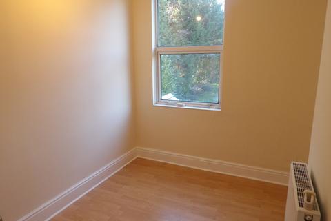 3 bedroom end of terrace house to rent, Summer Road, Kidderminster DY11