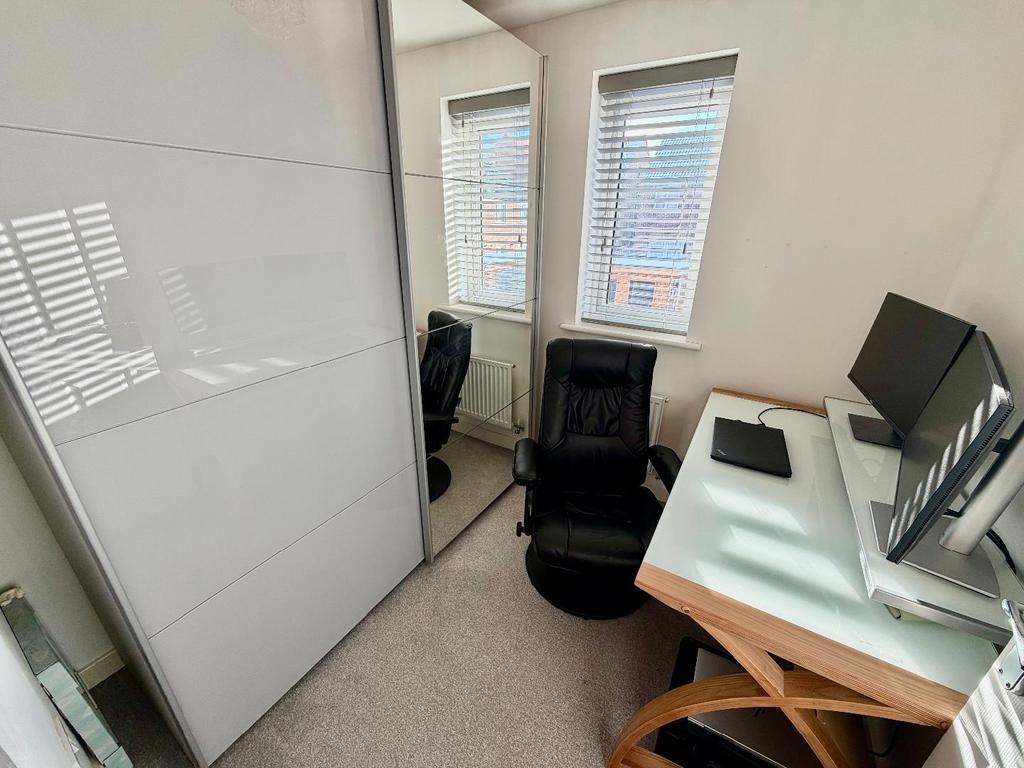 Bedroom 5/Study