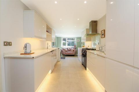 4 bedroom detached house for sale, Speedwell Way, Horsham