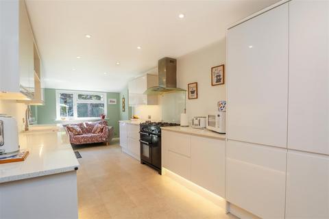 4 bedroom detached house for sale, Speedwell Way, Horsham