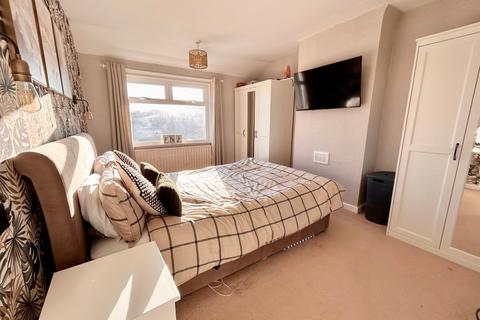 3 bedroom end of terrace house for sale, The Grove, Cross Flatts, Bingley, BD16