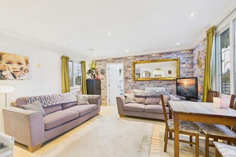 undefined, The Holkham, Vicars Cross, CH3