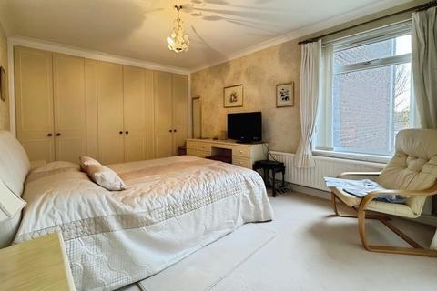 2 bedroom apartment for sale, West Cliff Road, Bournemouth, BH4