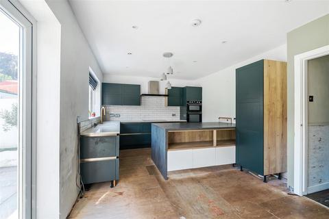 4 bedroom semi-detached house for sale, Firmount Close, Lymington SO41