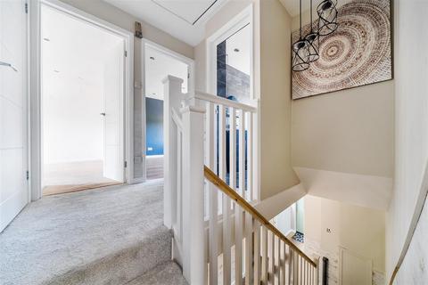 4 bedroom semi-detached house for sale, Firmount Close, Lymington SO41