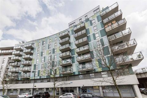 3 bedroom flat to rent, Sun Passage, London SE16