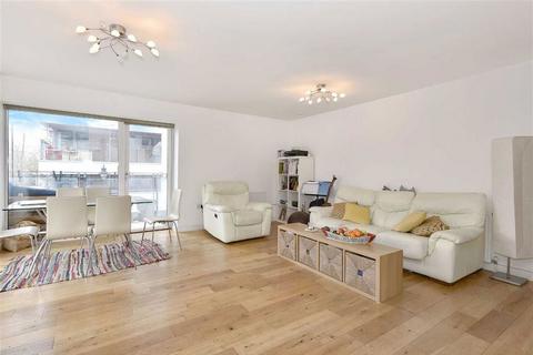 3 bedroom flat to rent, Sun Passage, London SE16