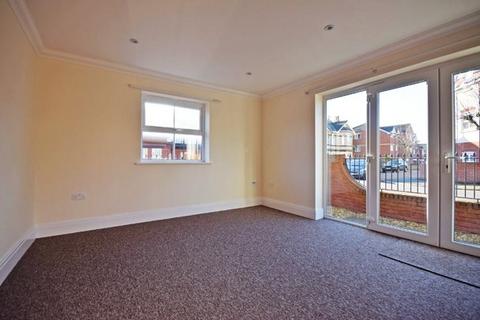 2 bedroom flat to rent, Amelia Court, Winchester Park Road, Sandown