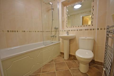 2 bedroom flat to rent, Amelia Court, Winchester Park Road, Sandown