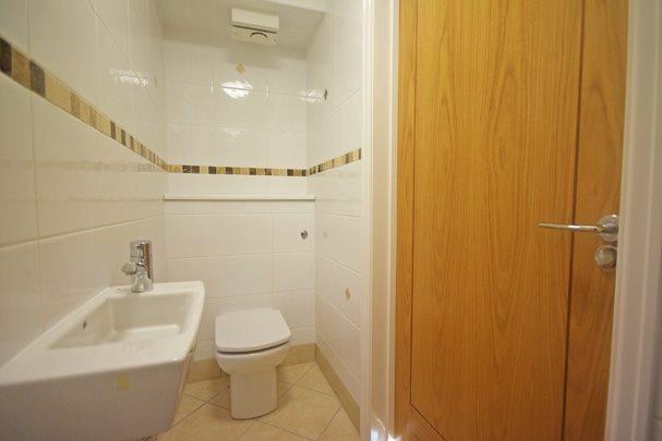En-suite (2)
