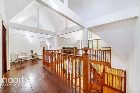 4 bedroom detached house to rent, Winkfield Road, ASCOT