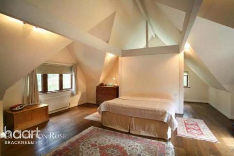 4 bedroom detached house to rent, Winkfield Road, ASCOT