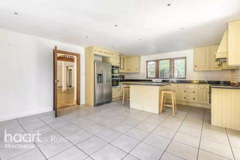 4 bedroom detached house to rent, Winkfield Road, ASCOT