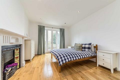 2 bedroom flat to rent, Cavendish Road, London SW12