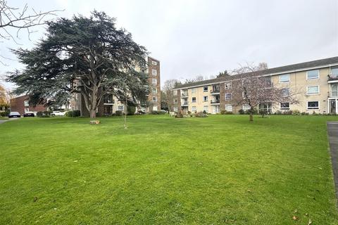 1 bedroom flat to rent, Pevensey Garden, Marine, Worthing