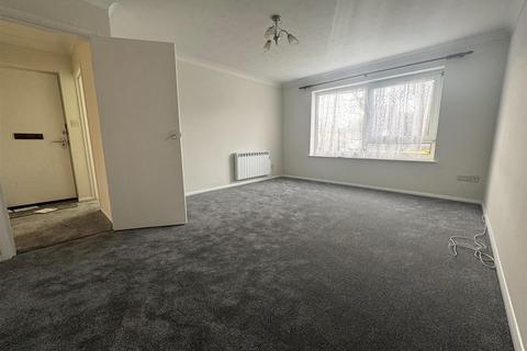 1 bedroom flat to rent, Pevensey Garden, Marine, Worthing