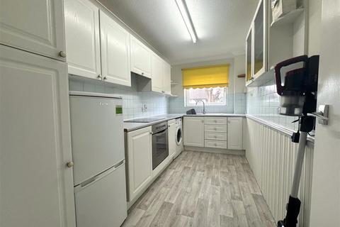 1 bedroom flat to rent, Pevensey Garden, Marine, Worthing