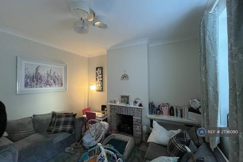 2 bedroom flat to rent, Great Brooms Road, Tunbridge Wells, TN4