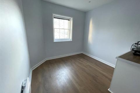 Studio to rent, South Terrace, Littlehampton BN17