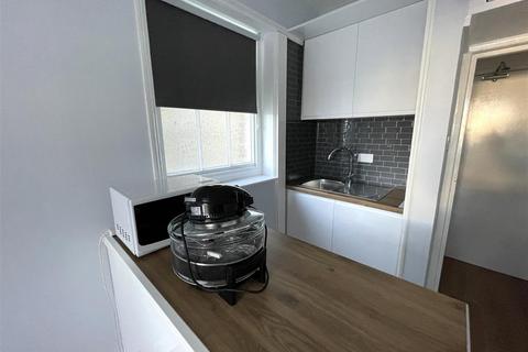 Studio to rent, South Terrace, Littlehampton BN17