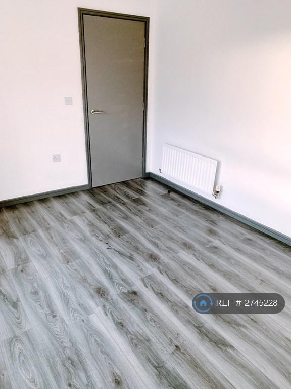 Single Bedroom (Upstairs)