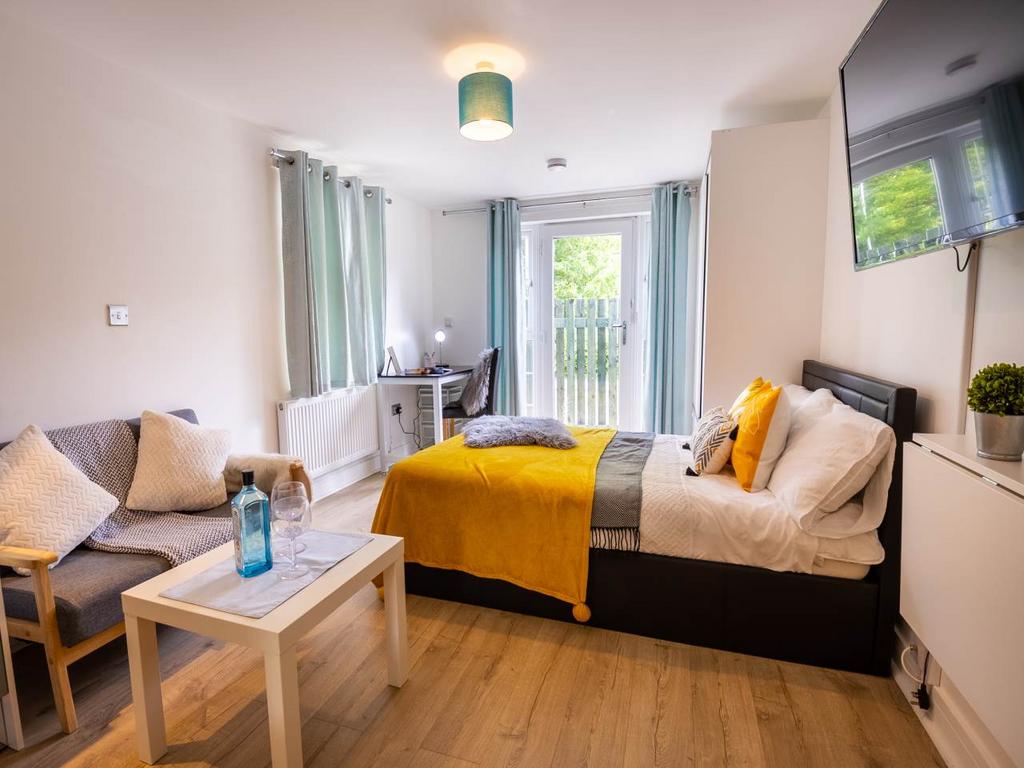 Apt 3 1 Giles Lane S