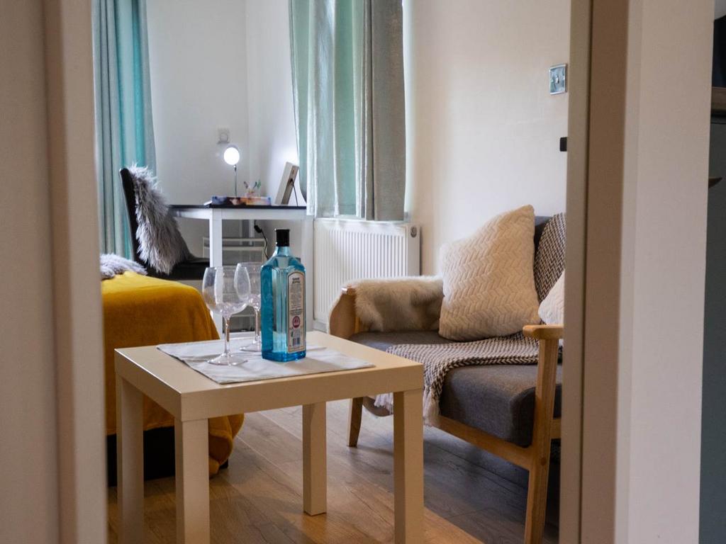 Apt 3 1 Giles Lane S