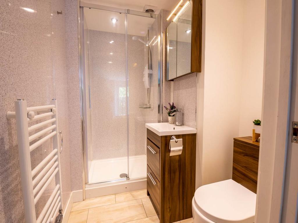 Apt 3 1 Giles Lane S