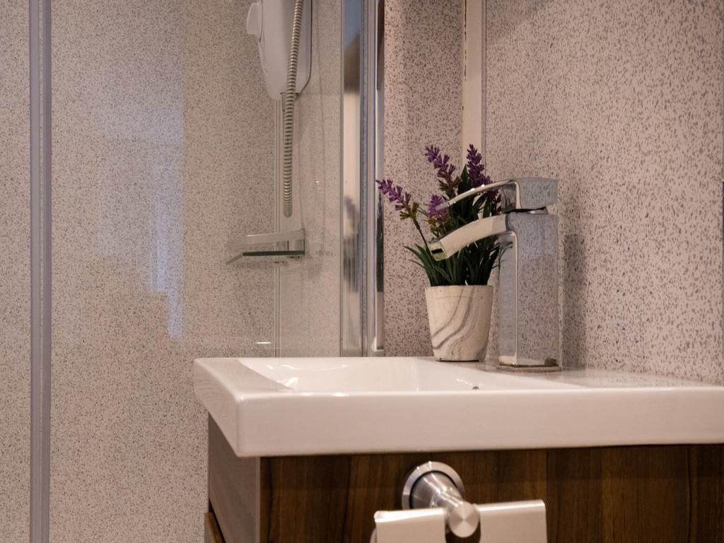 Apt 3 1 Giles Lane S