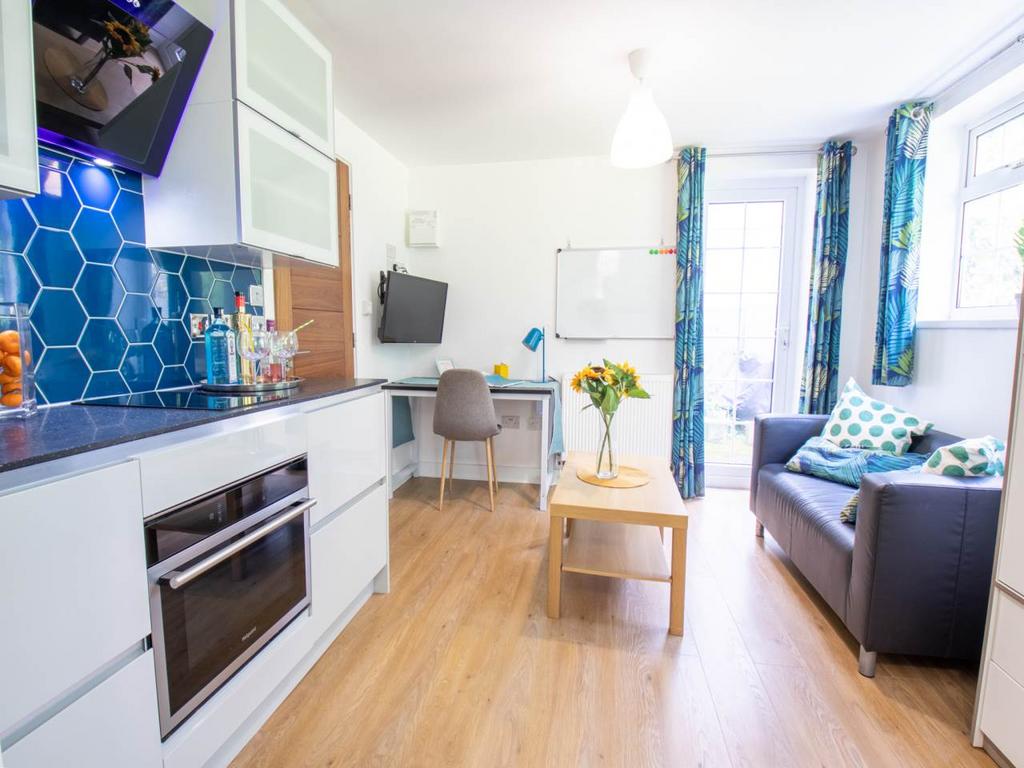 1 WW Apt 2 Canterbur