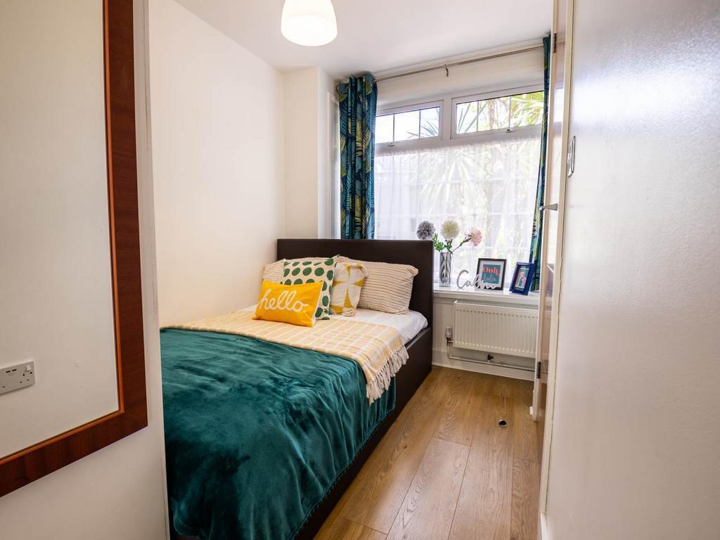 Apt 3 1 Woodland Way 