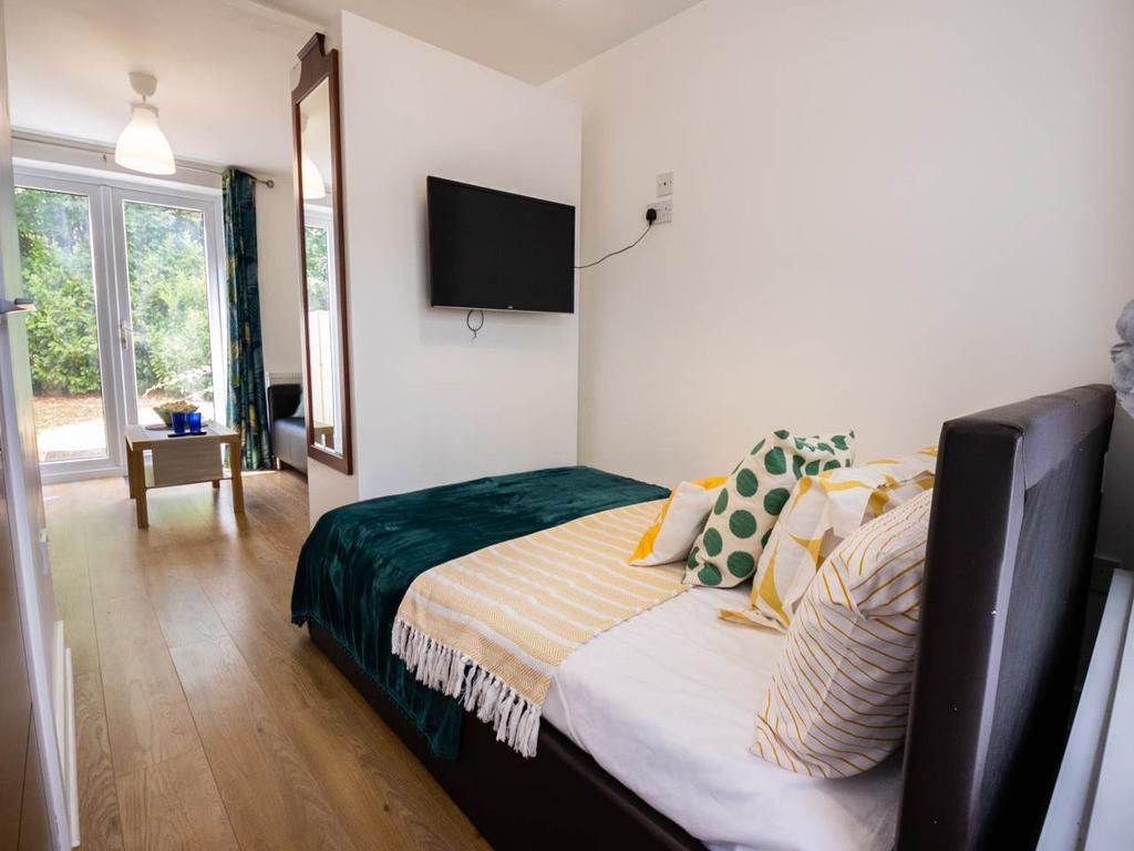 Apt 3 1 Woodland Way 